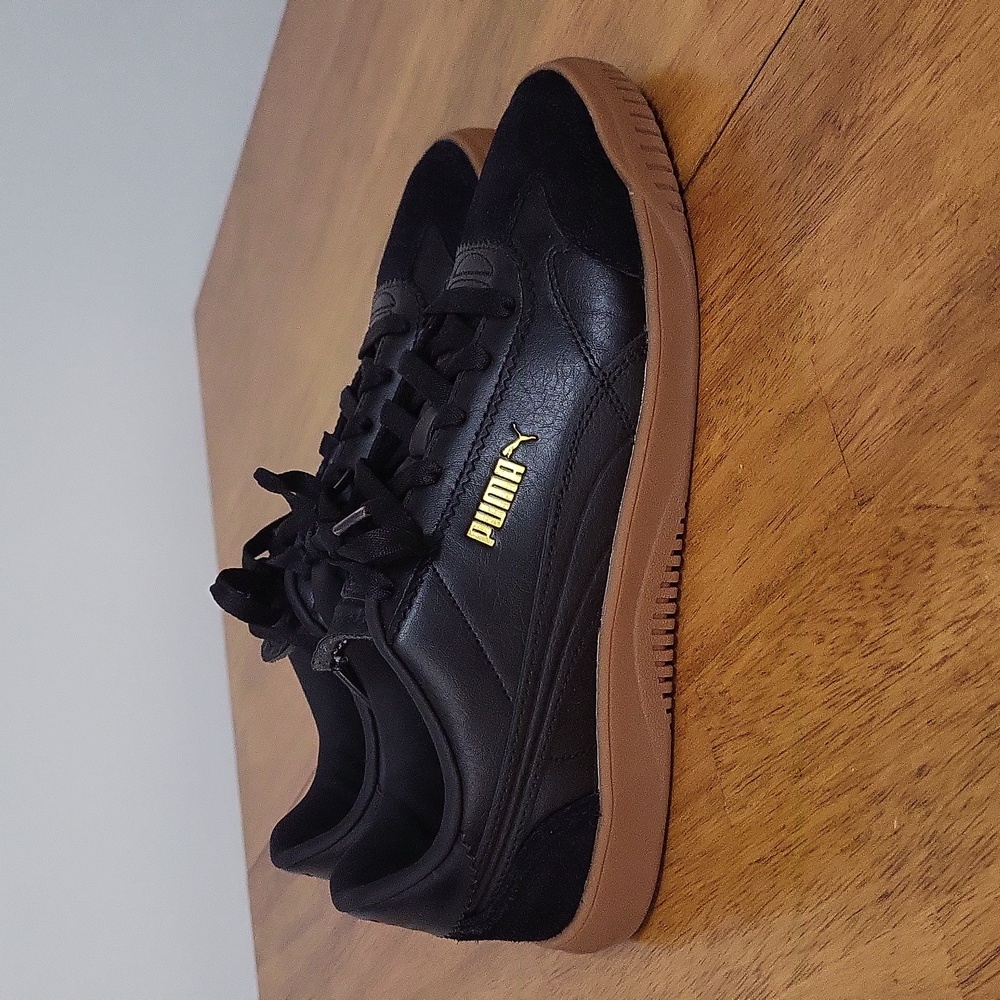 Puma Women's Black & Gold Sneakers sz 9.5